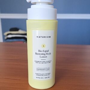 Naturium Bio-Lipid Restoring Body Lotion